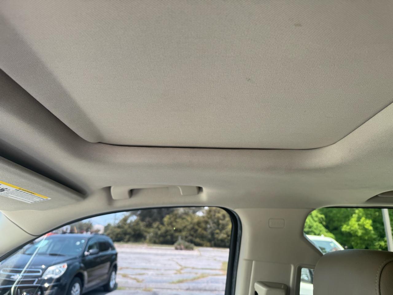 Chevrolet Suburban 4WD 4dr 1500 LT 2017