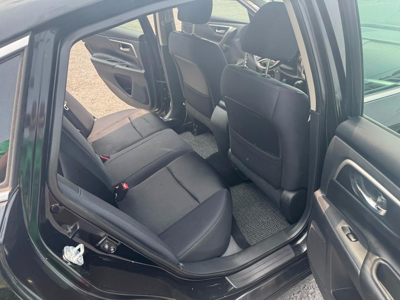 Nissan Altima 2.5 SR Sedan 2017