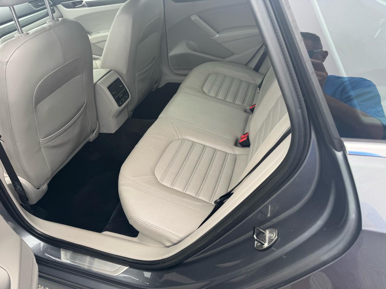 Volkswagen Passat 1.8T SEL Premium Auto 2017