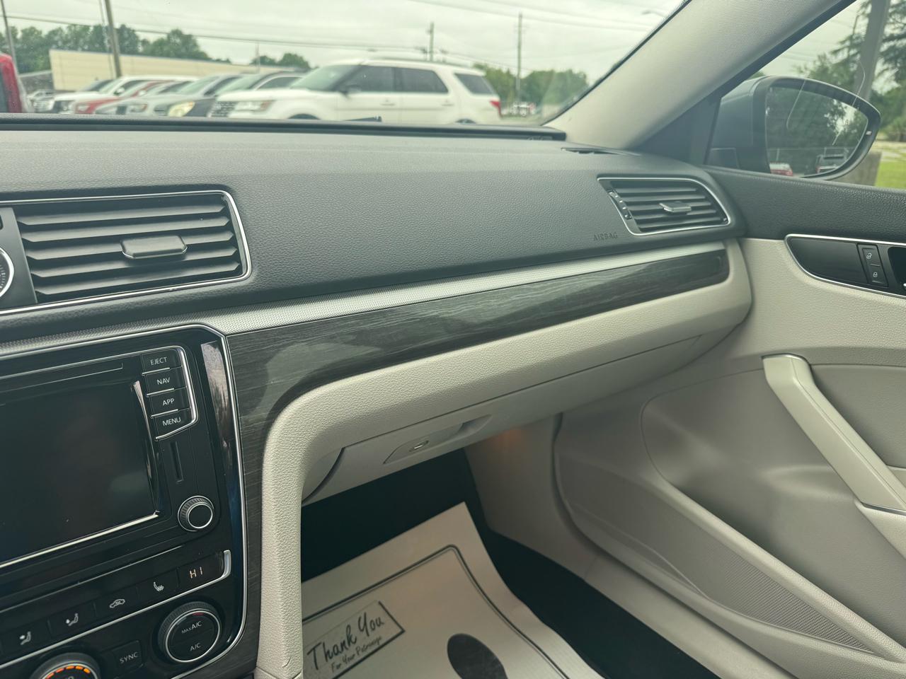 Volkswagen Passat 1.8T SEL Premium Auto 2017