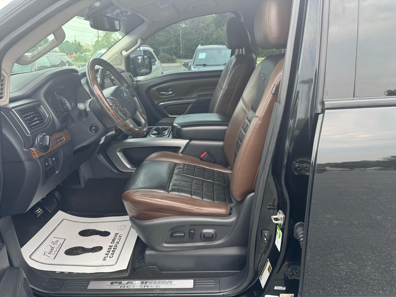 Nissan Titan 4x4 Crew Cab Platinum Reserve 2017