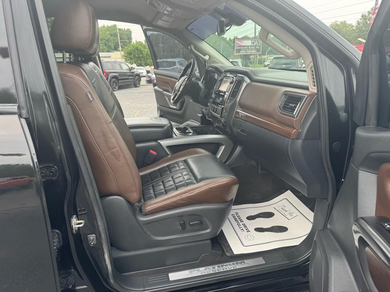 Nissan Titan 4x4 Crew Cab Platinum Reserve 2017