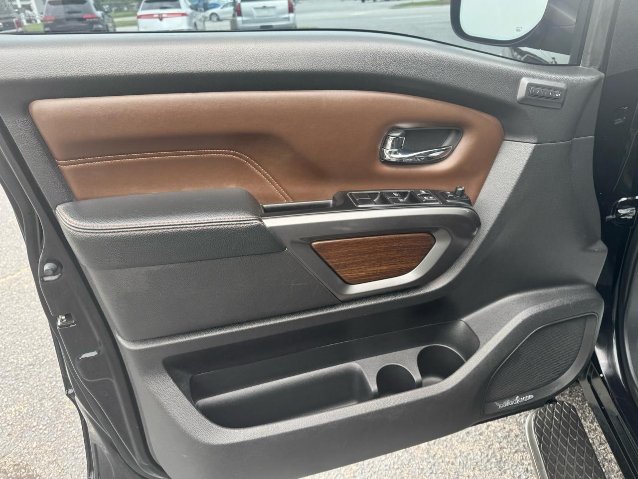 Nissan Titan 4x4 Crew Cab Platinum Reserve 2017