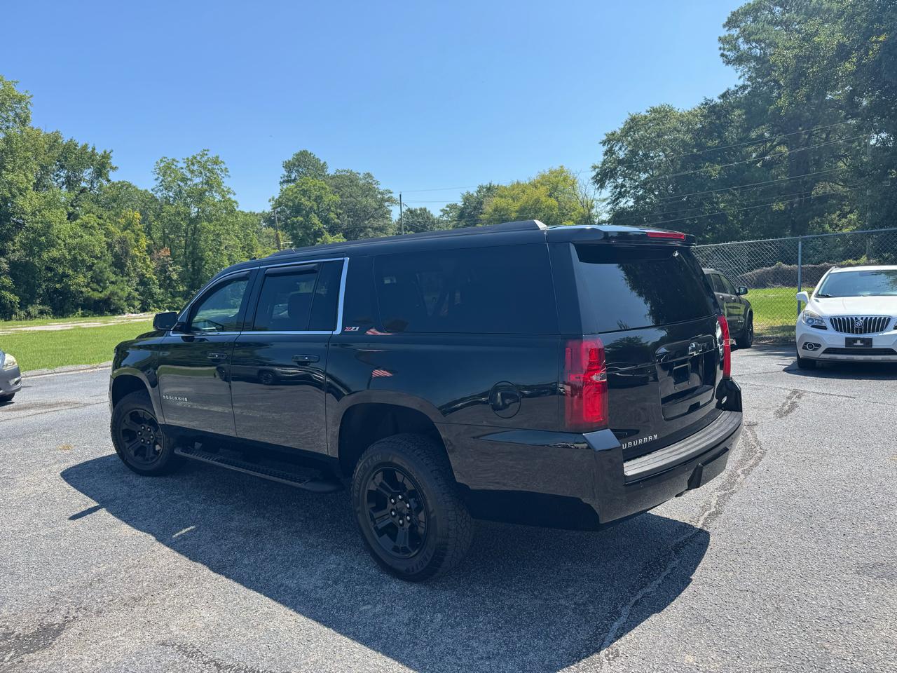 Chevrolet Suburban 4WD 4dr LT 2020