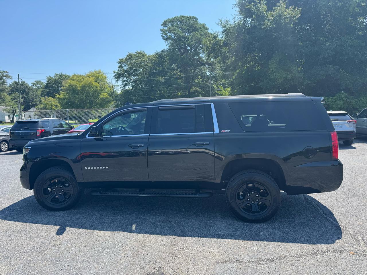 Chevrolet Suburban 4WD 4dr LT 2020