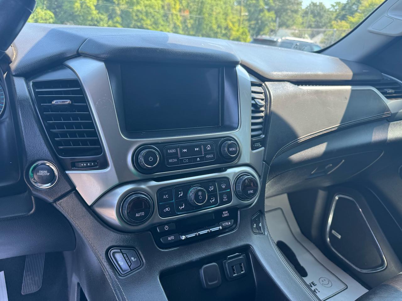 Chevrolet Suburban 4WD 4dr LT 2020