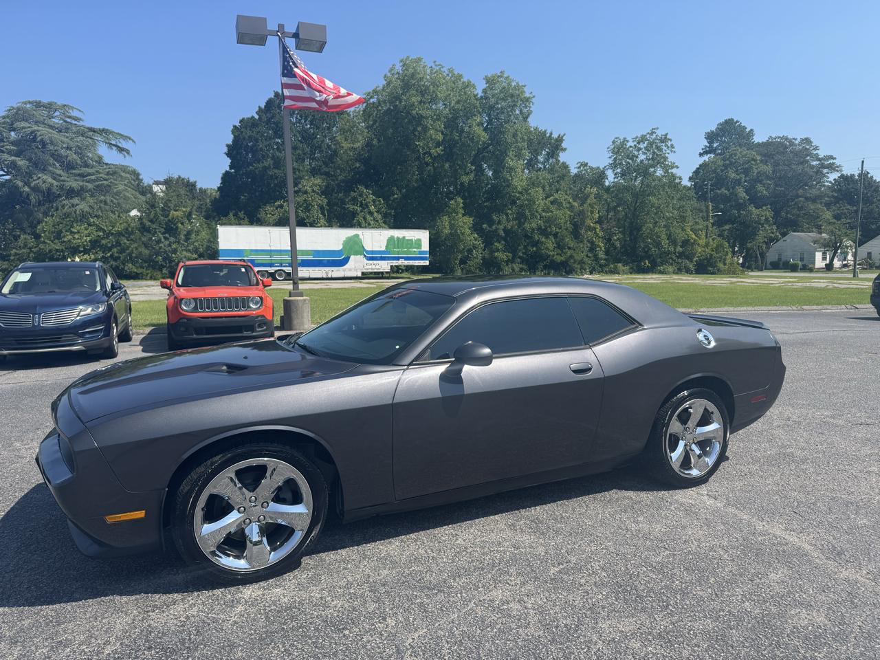 Dodge Challenger 2dr Cpe SXT Plus 2014