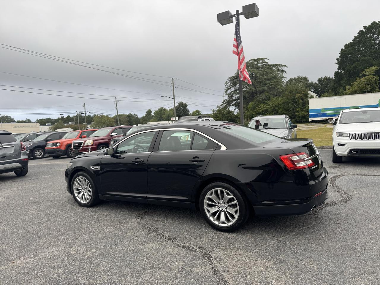 Ford Taurus Limited FWD 2017