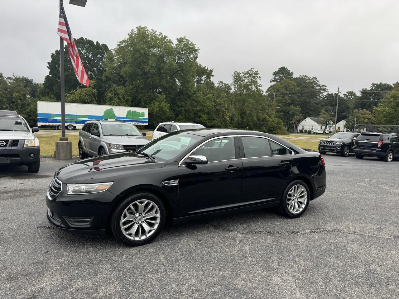 Ford Taurus Limited FWD 2017