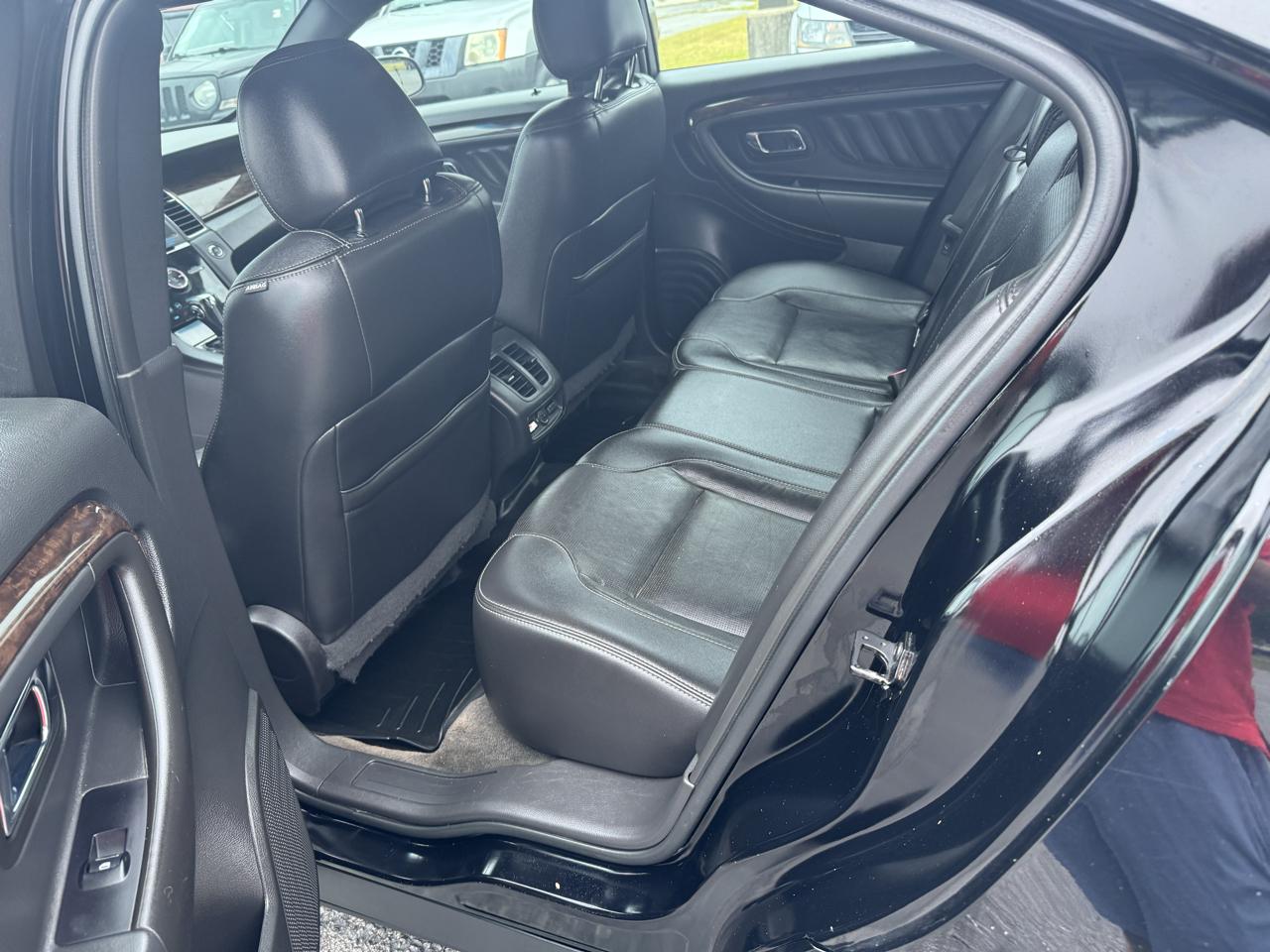 Ford Taurus Limited FWD 2017