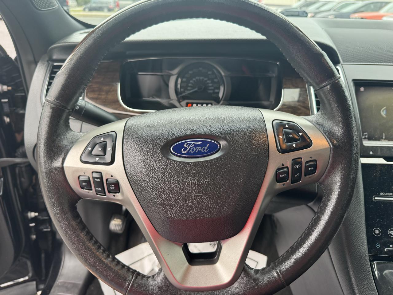Ford Taurus Limited FWD 2017