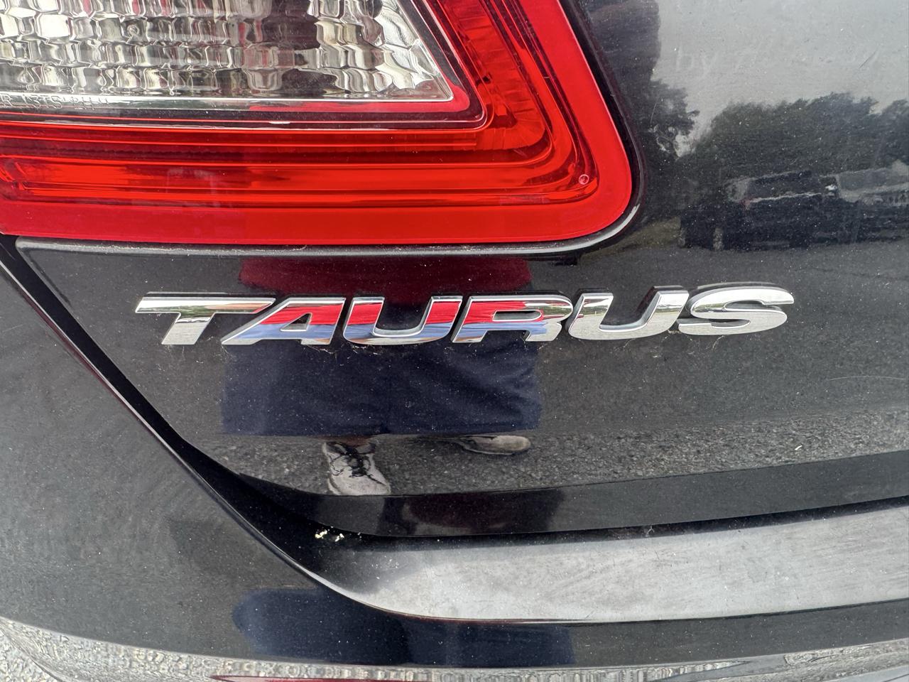 Ford Taurus Limited FWD 2017