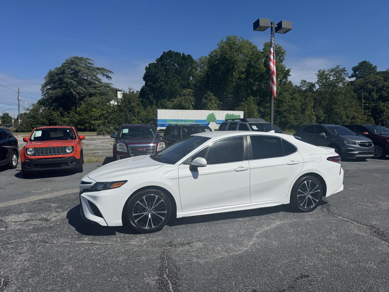 Toyota Camry SE Auto (Natl) 2020