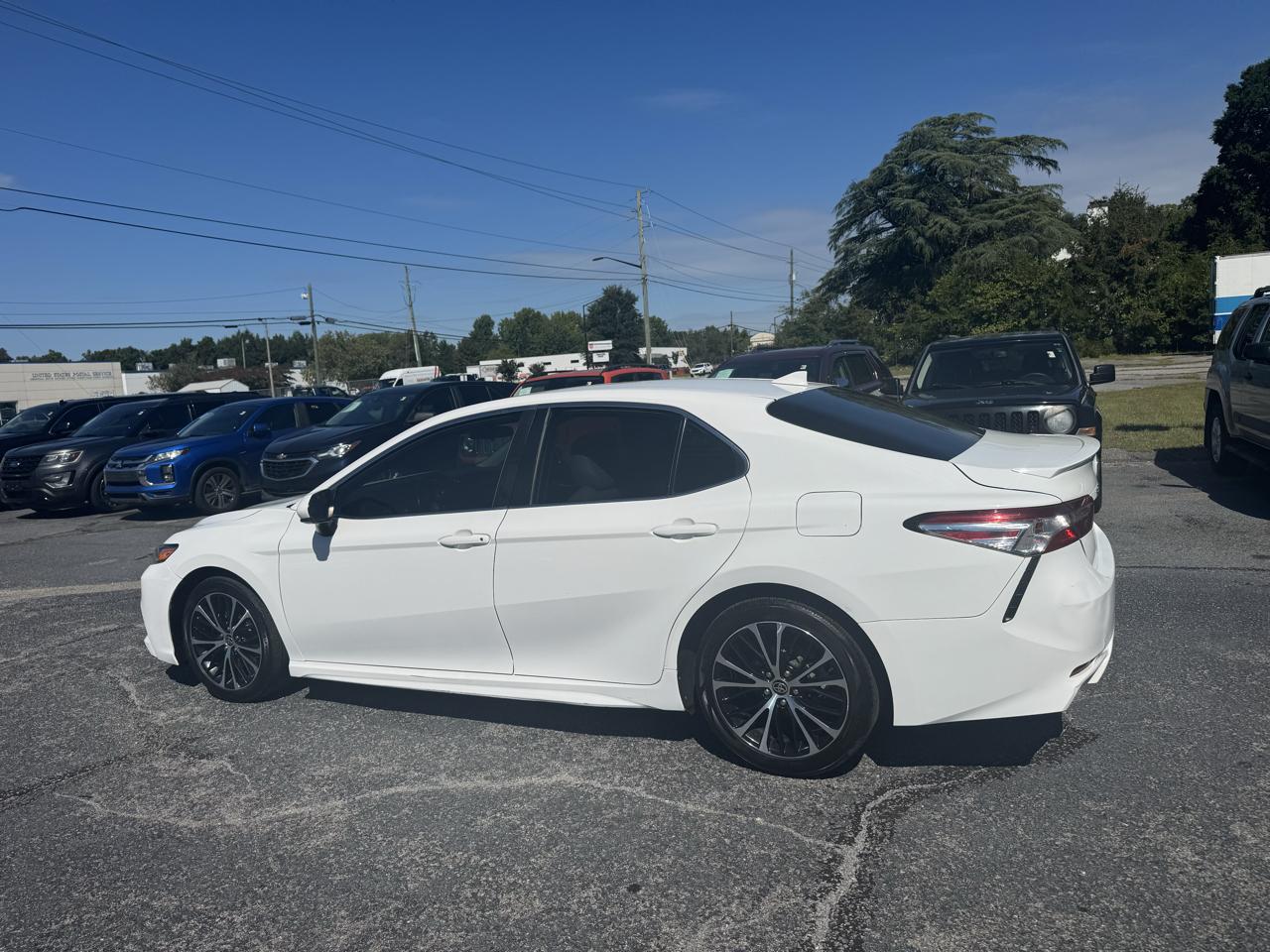 Toyota Camry SE Auto (Natl) 2020