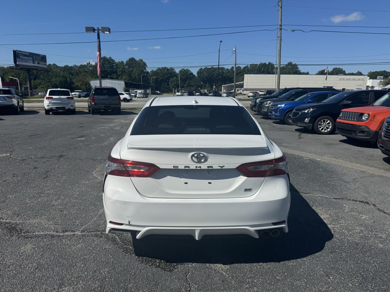 Toyota Camry SE Auto (Natl) 2020