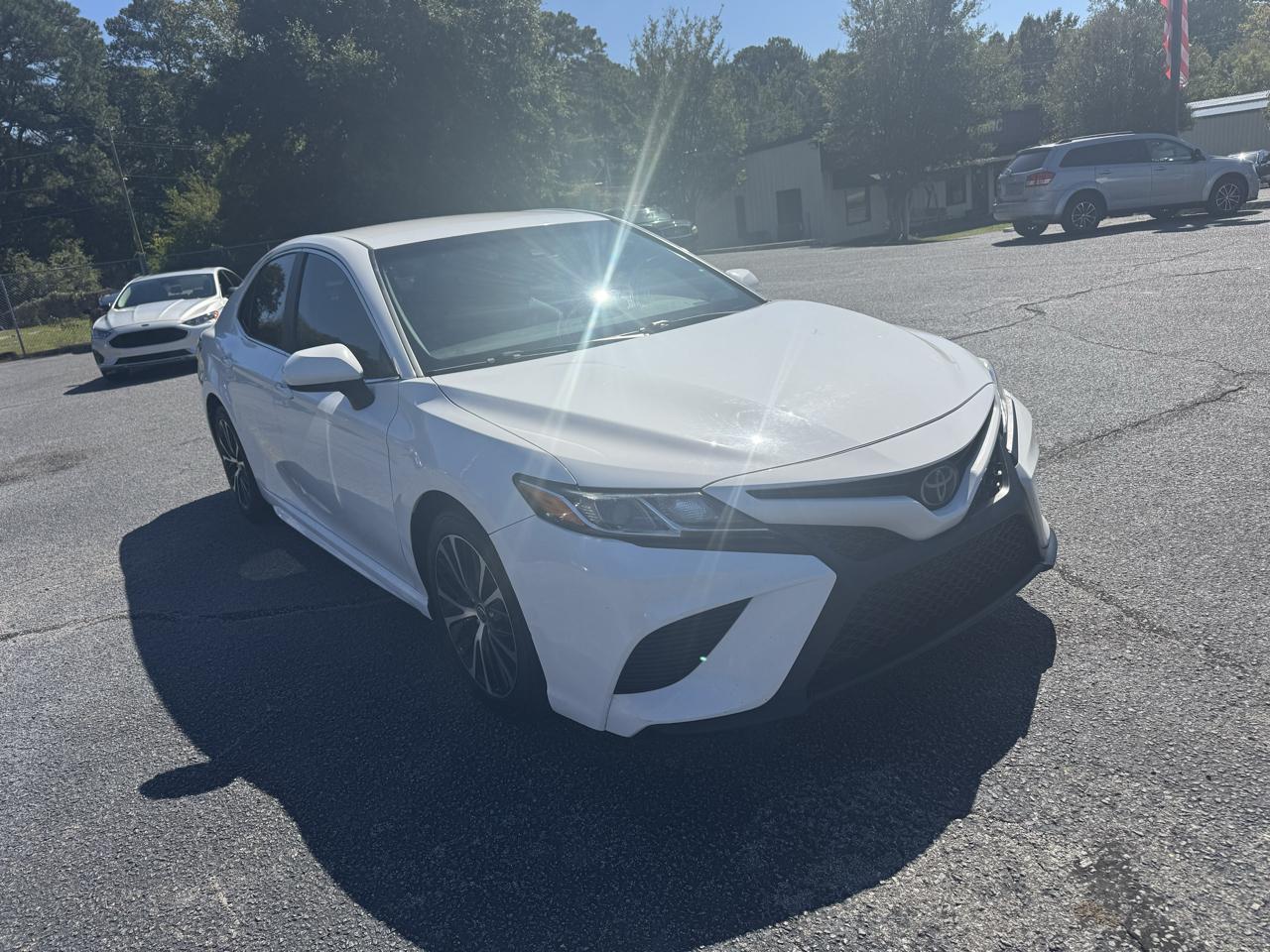 Toyota Camry SE Auto (Natl) 2020