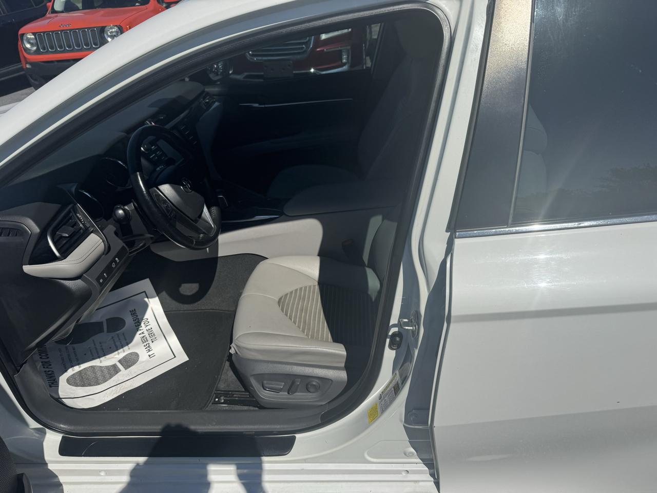 Toyota Camry SE Auto (Natl) 2020