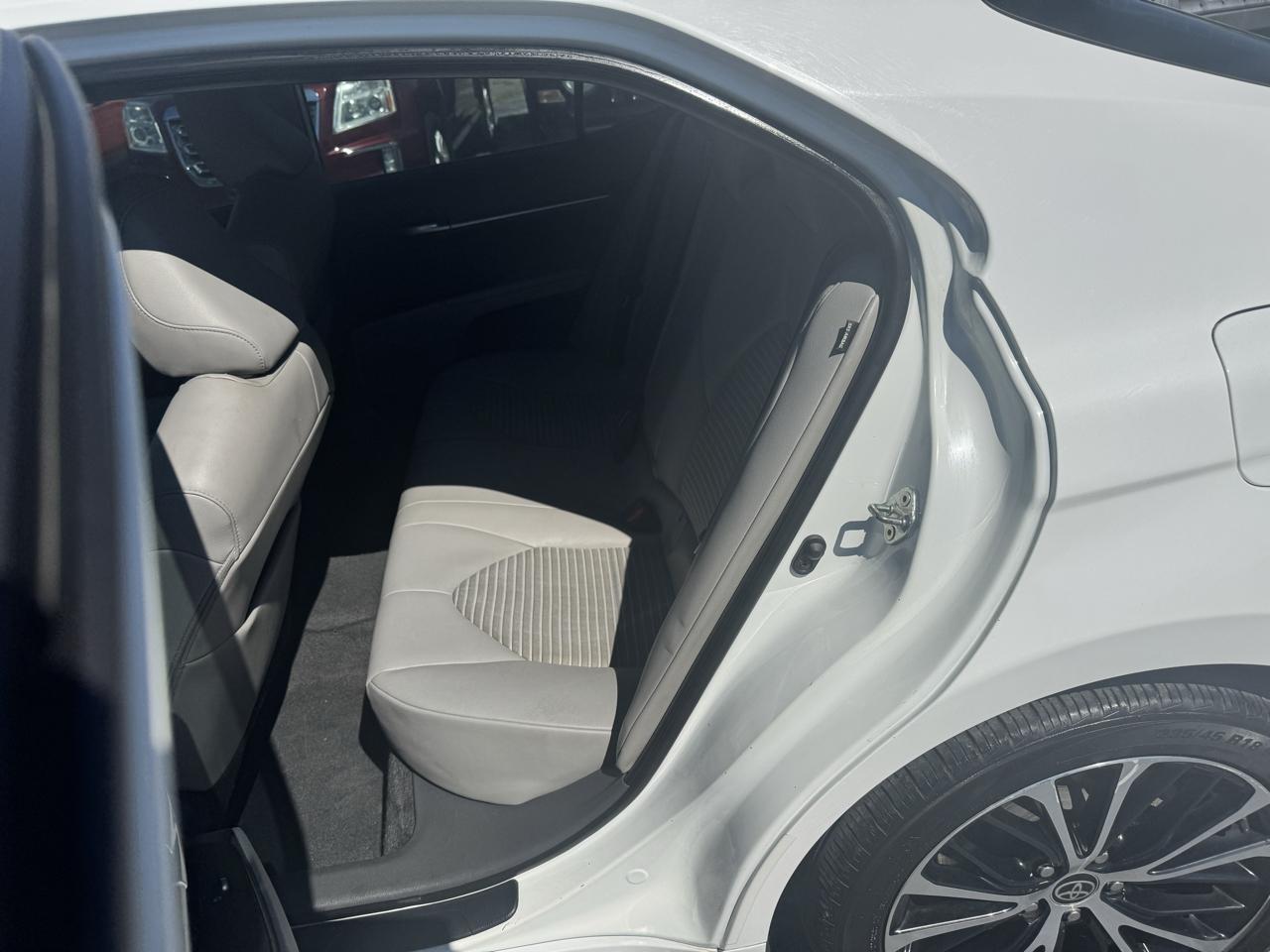 Toyota Camry SE Auto (Natl) 2020