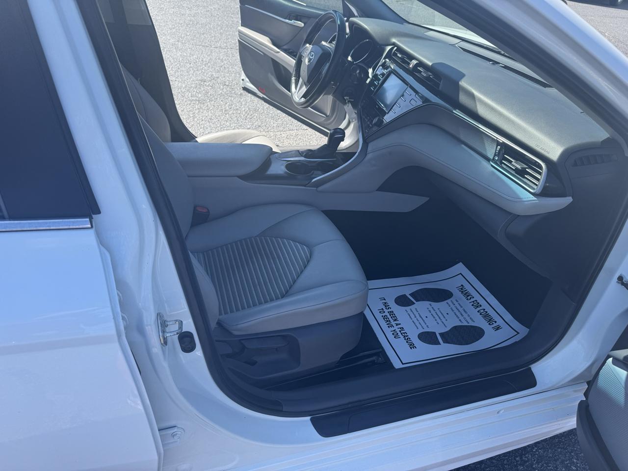Toyota Camry SE Auto (Natl) 2020