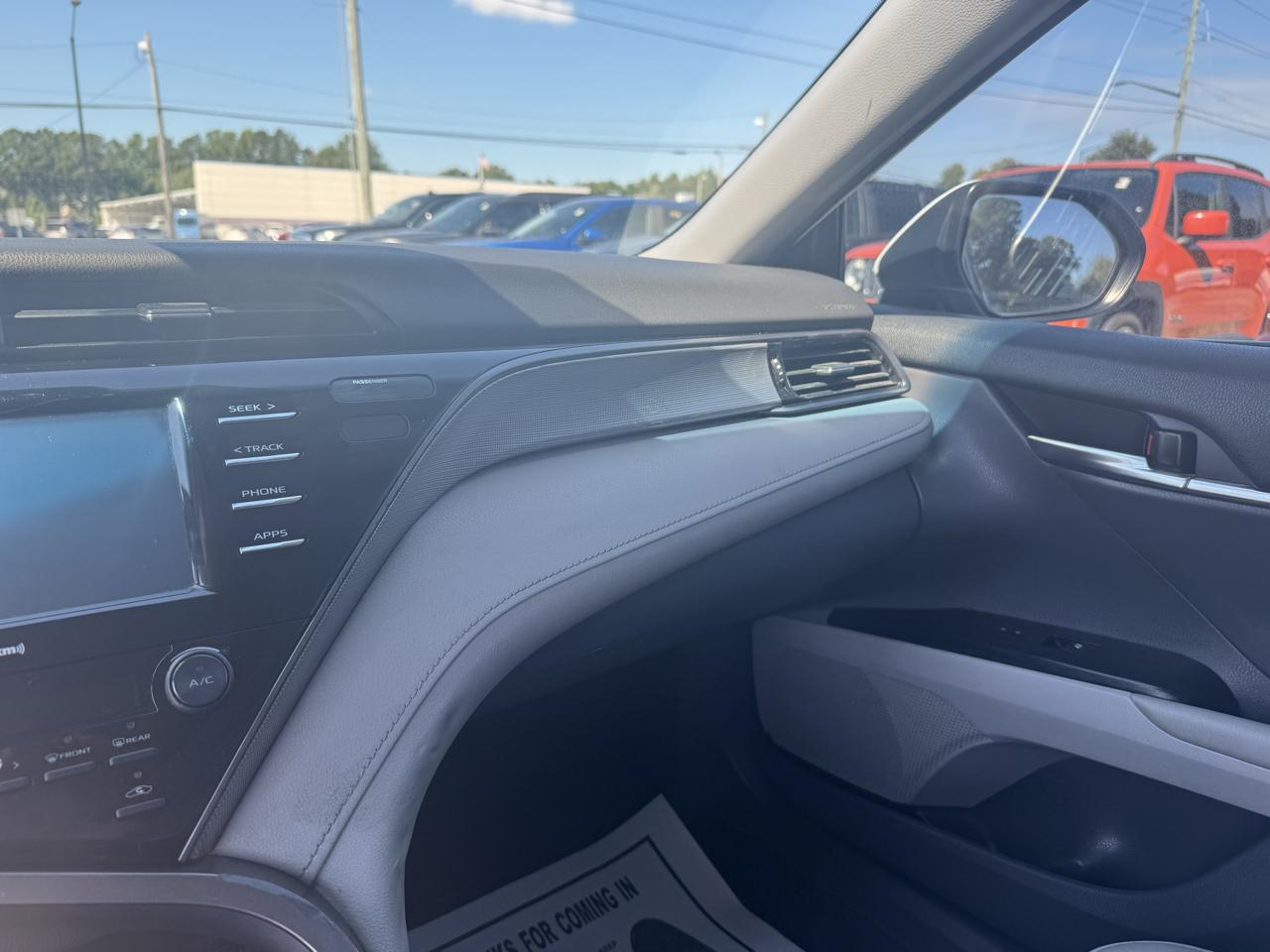 Toyota Camry SE Auto (Natl) 2020