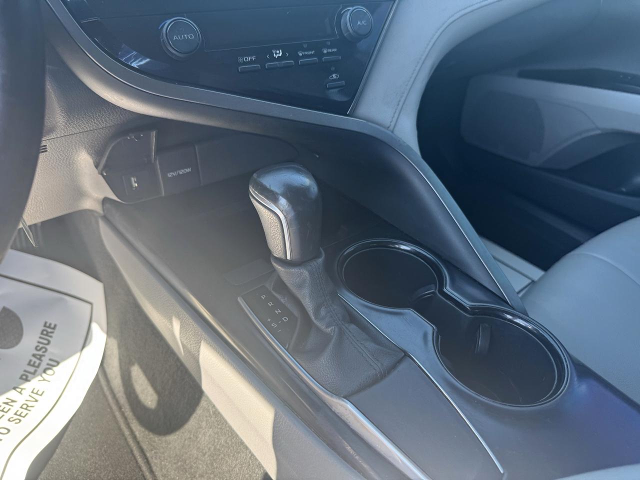 Toyota Camry SE Auto (Natl) 2020