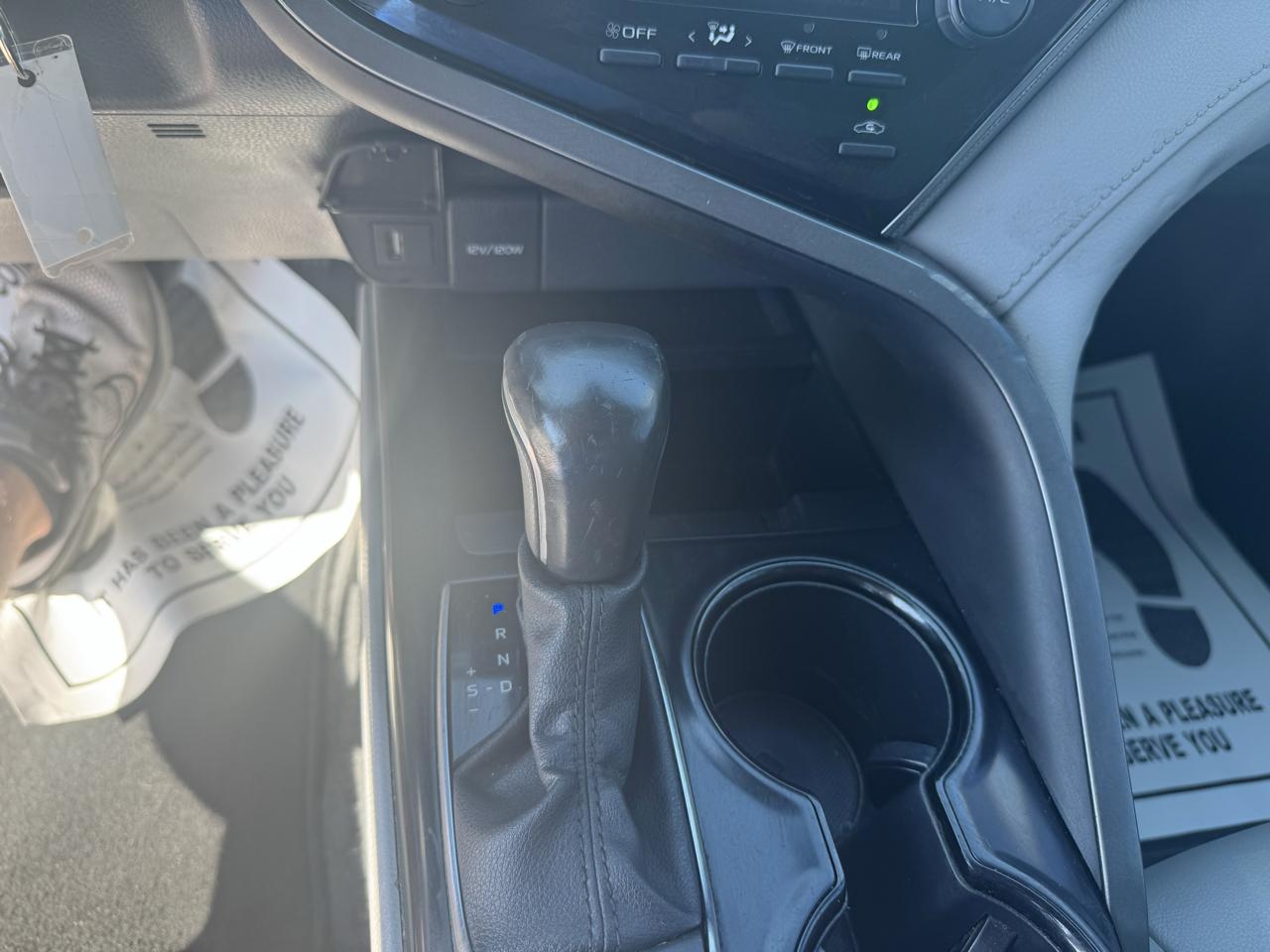Toyota Camry SE Auto (Natl) 2020