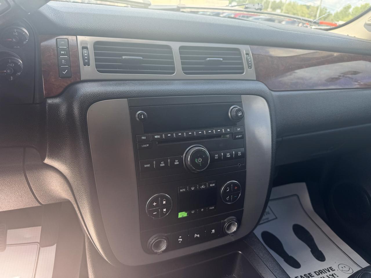 GMC Yukon 4WD 4dr 1500 SLT w/4SB 2009