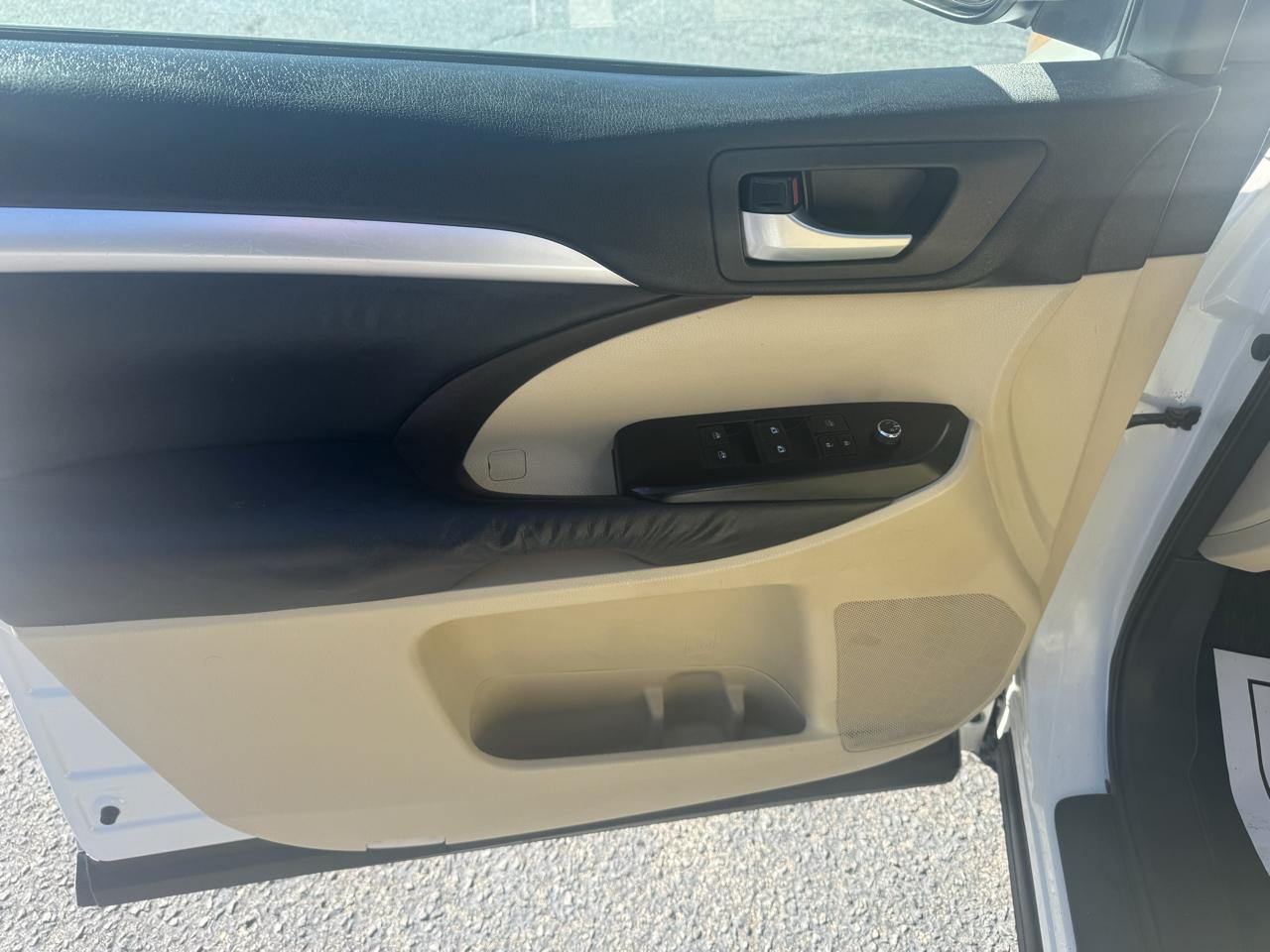 Toyota Highlander AWD 4dr V6 XLE (Natl) 2014