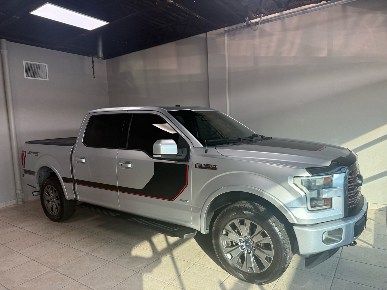 2017 Ford F-150 4WD SuperCrew 145" Lariat