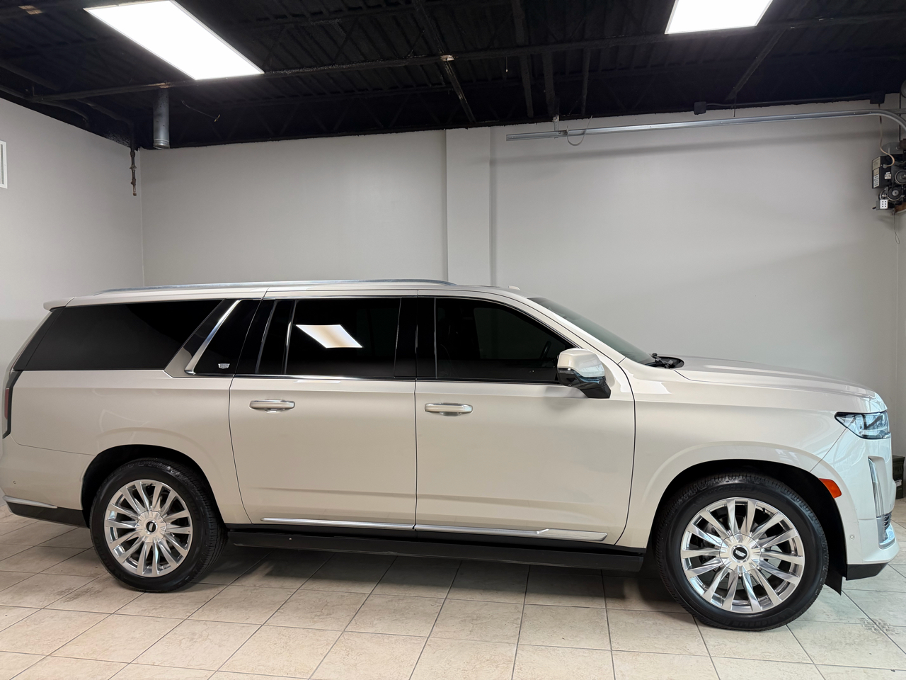 Cadillac Escalade ESV 4WD 4dr Premium Luxury 2022