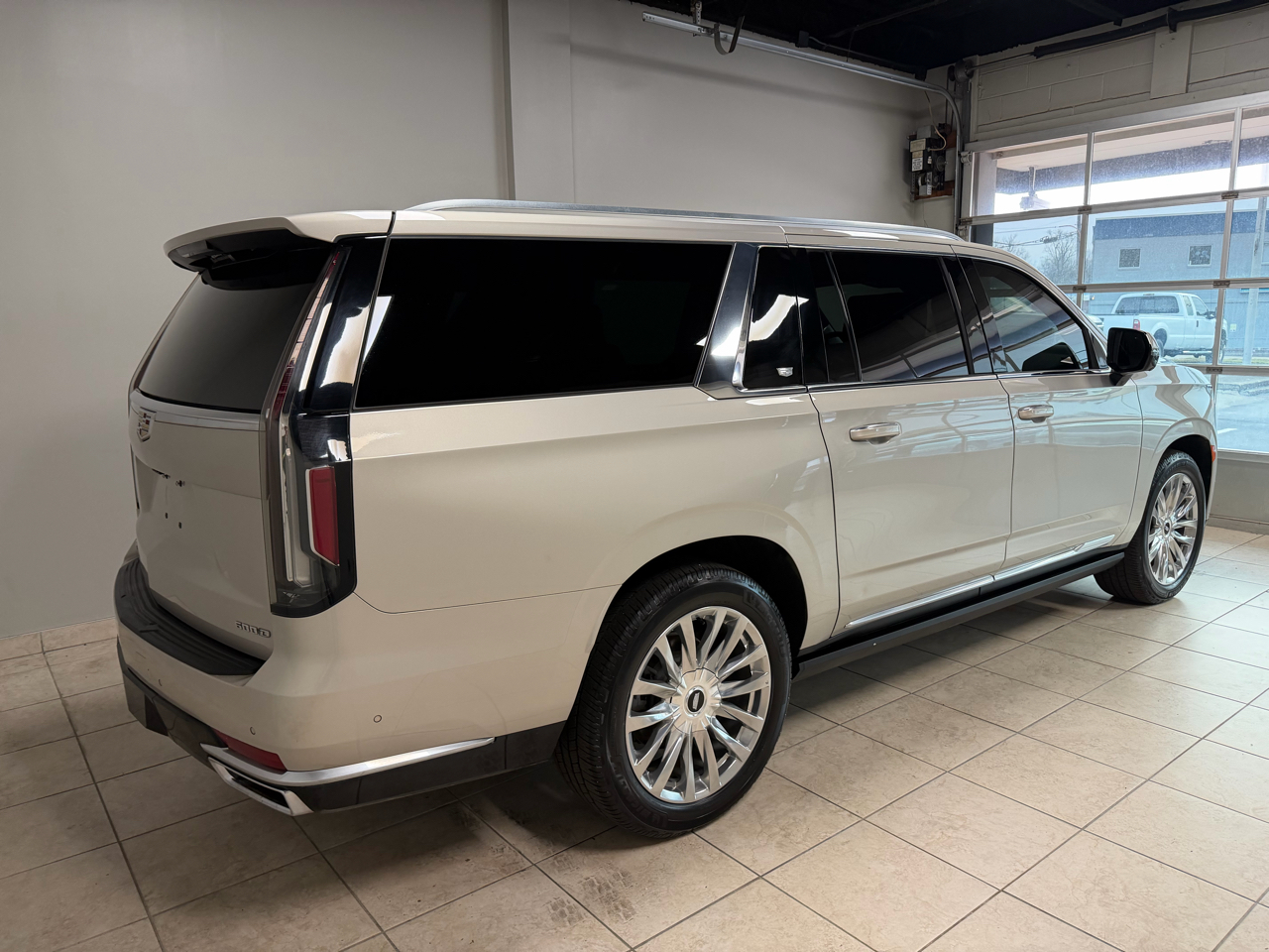 Cadillac Escalade ESV 4WD 4dr Premium Luxury 2022