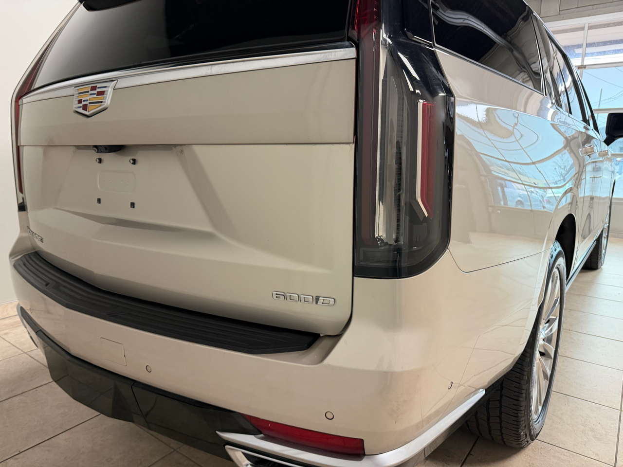 Cadillac Escalade ESV 4WD 4dr Premium Luxury 2022