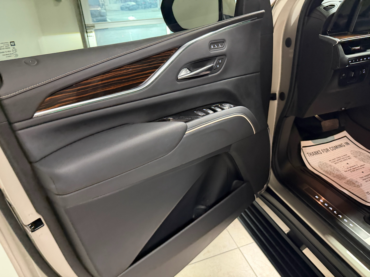 Cadillac Escalade ESV 4WD 4dr Premium Luxury 2022