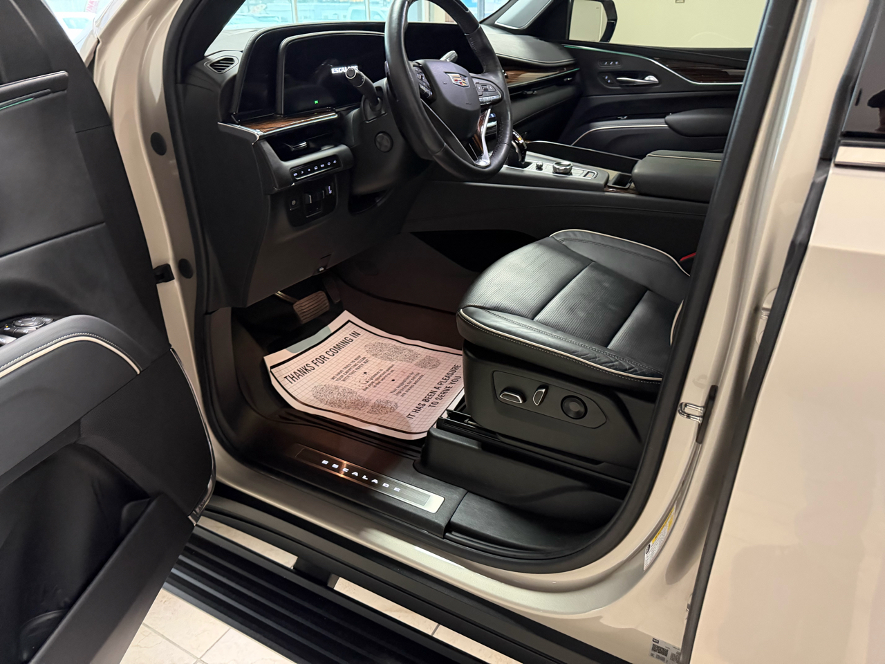 Cadillac Escalade ESV 4WD 4dr Premium Luxury 2022