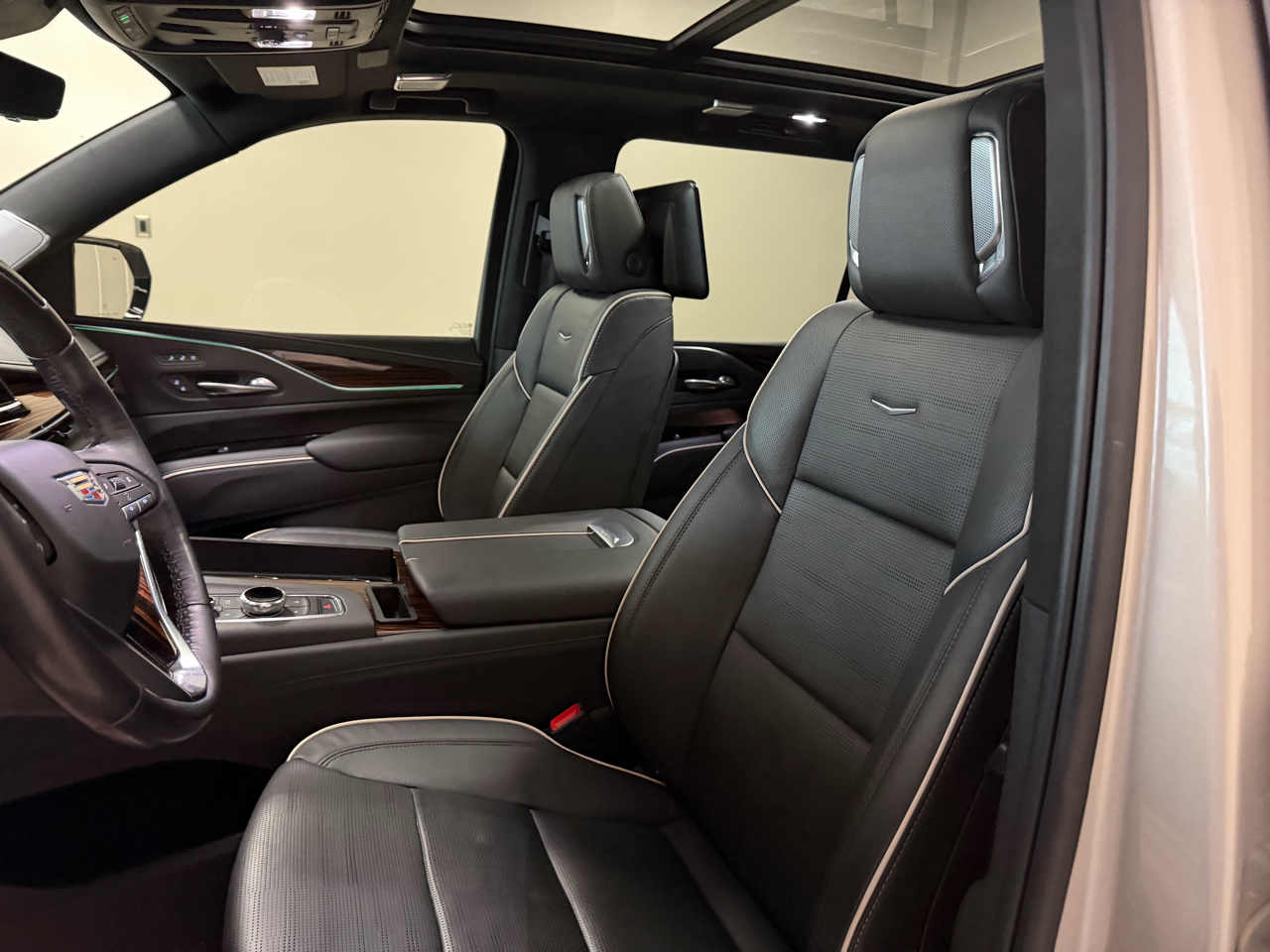 Cadillac Escalade ESV 4WD 4dr Premium Luxury 2022