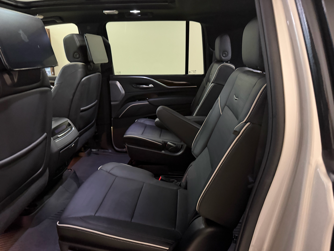 Cadillac Escalade ESV 4WD 4dr Premium Luxury 2022
