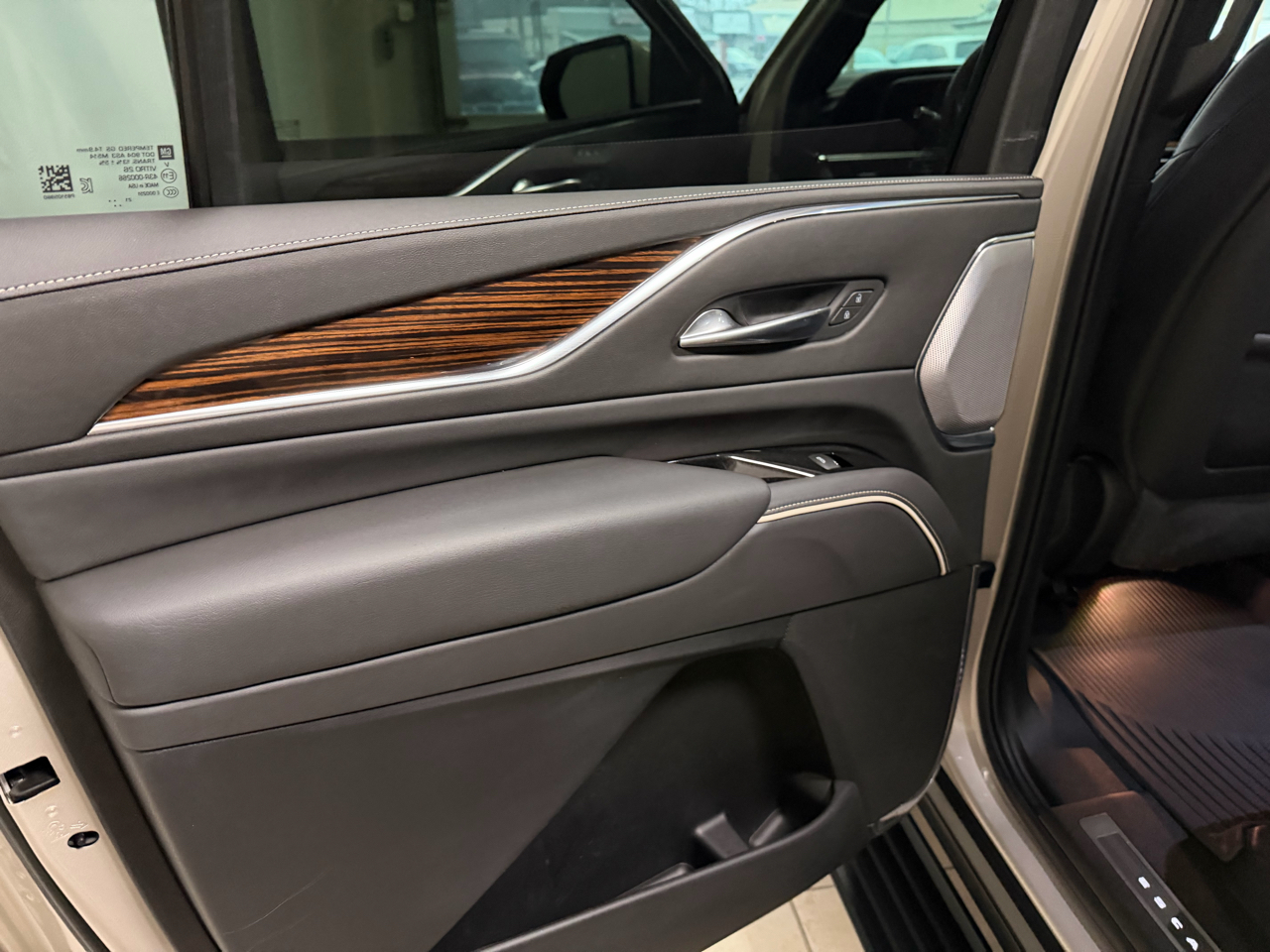 Cadillac Escalade ESV 4WD 4dr Premium Luxury 2022