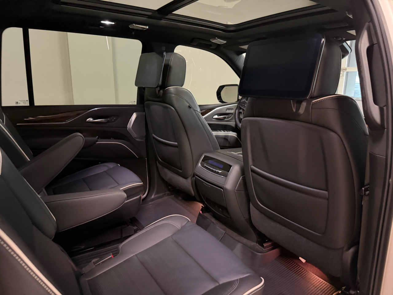 Cadillac Escalade ESV 4WD 4dr Premium Luxury 2022