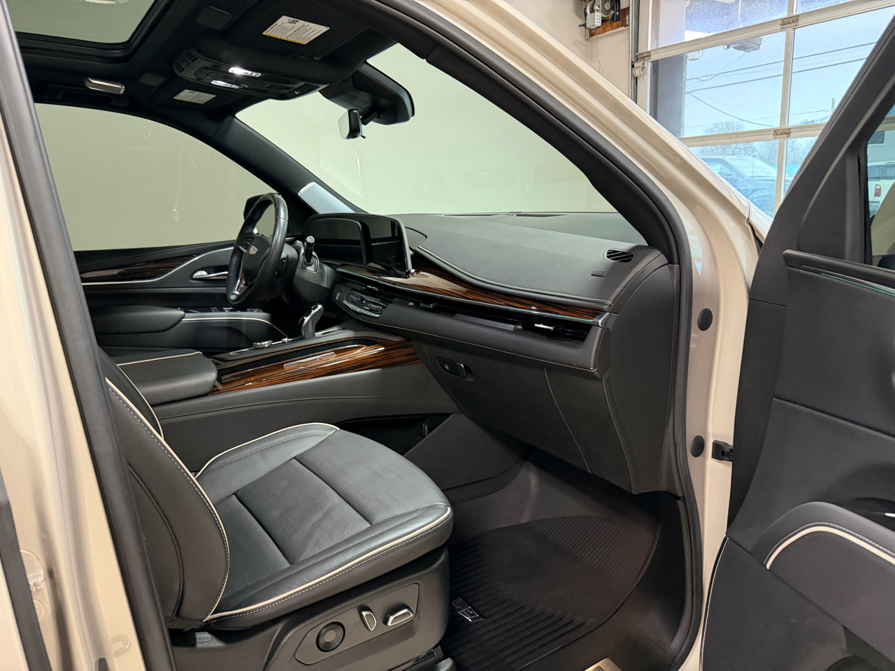 Cadillac Escalade ESV 4WD 4dr Premium Luxury 2022