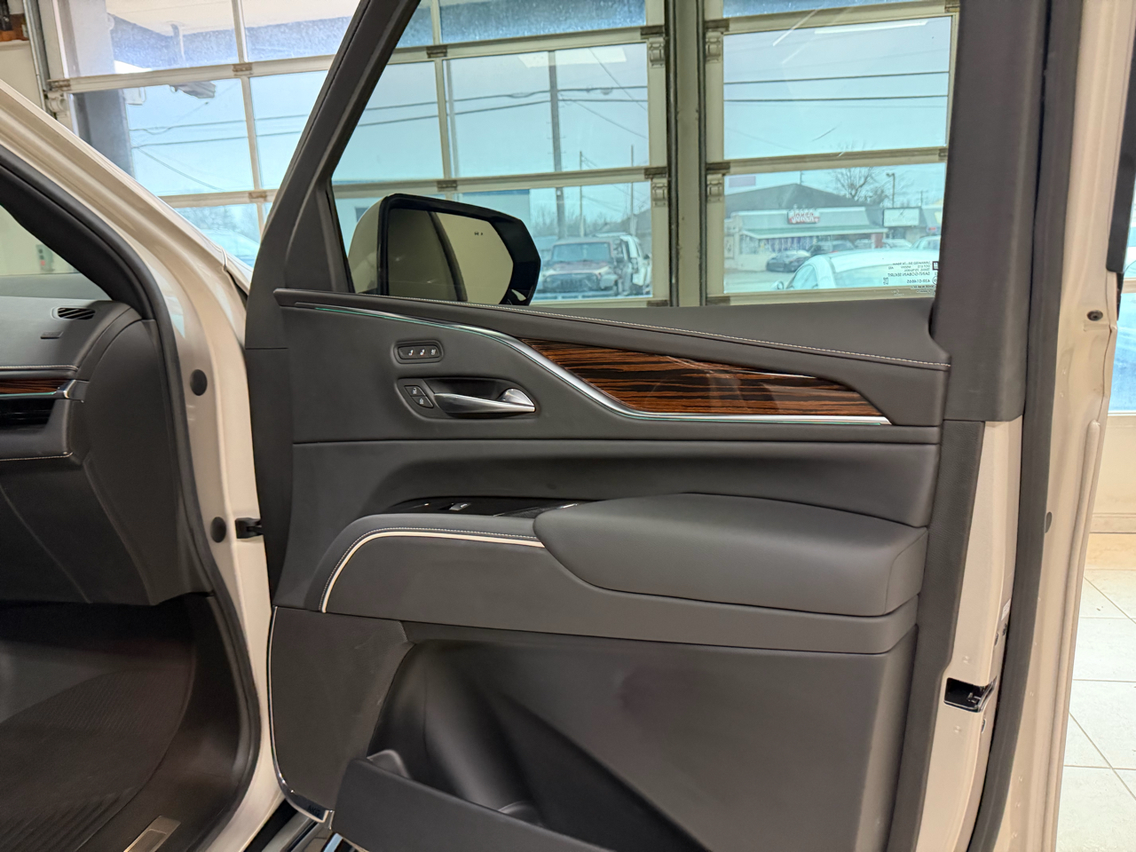 Cadillac Escalade ESV 4WD 4dr Premium Luxury 2022