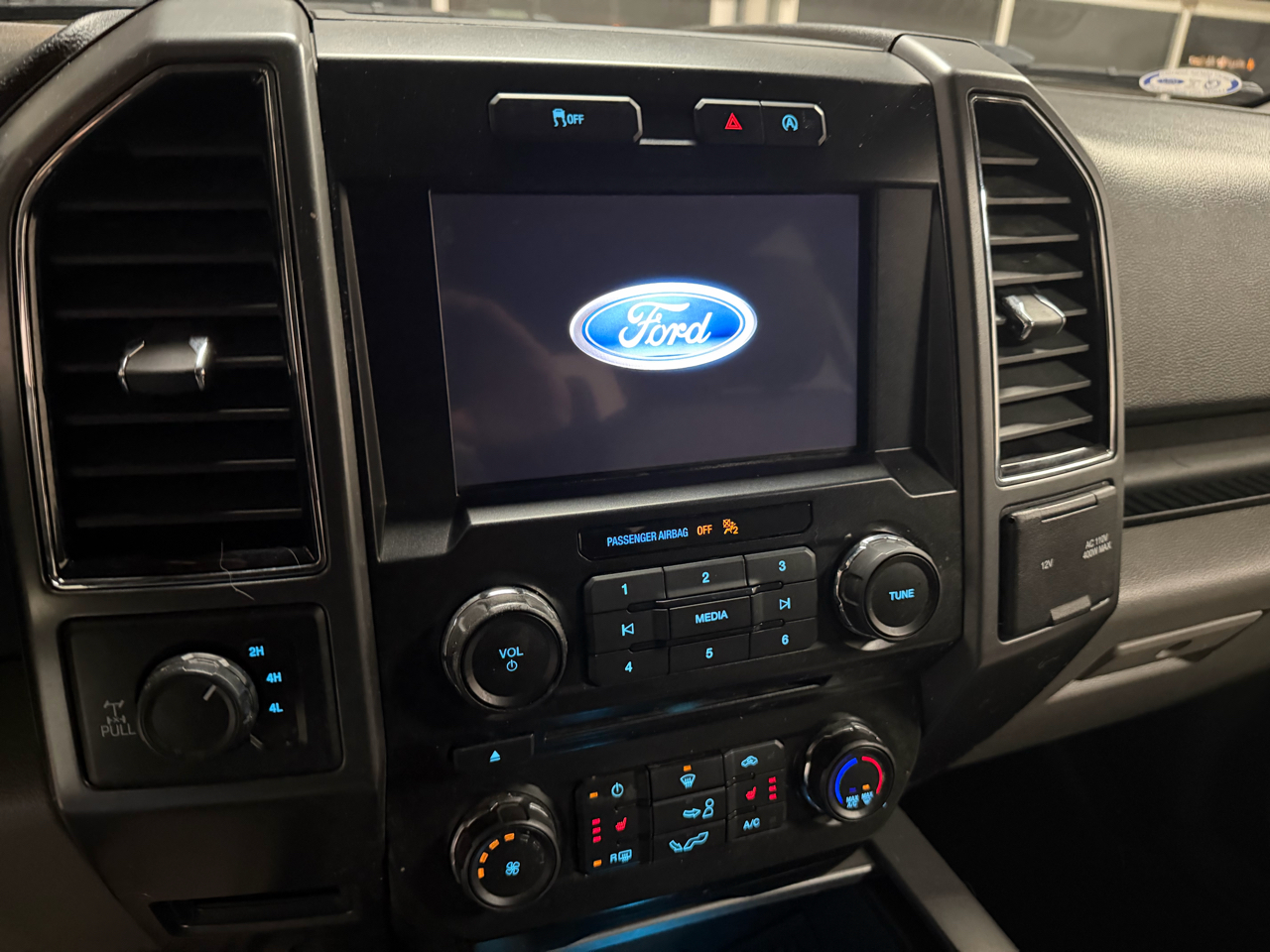 Ford F-150 4WD SuperCrew 150" XLT 2018