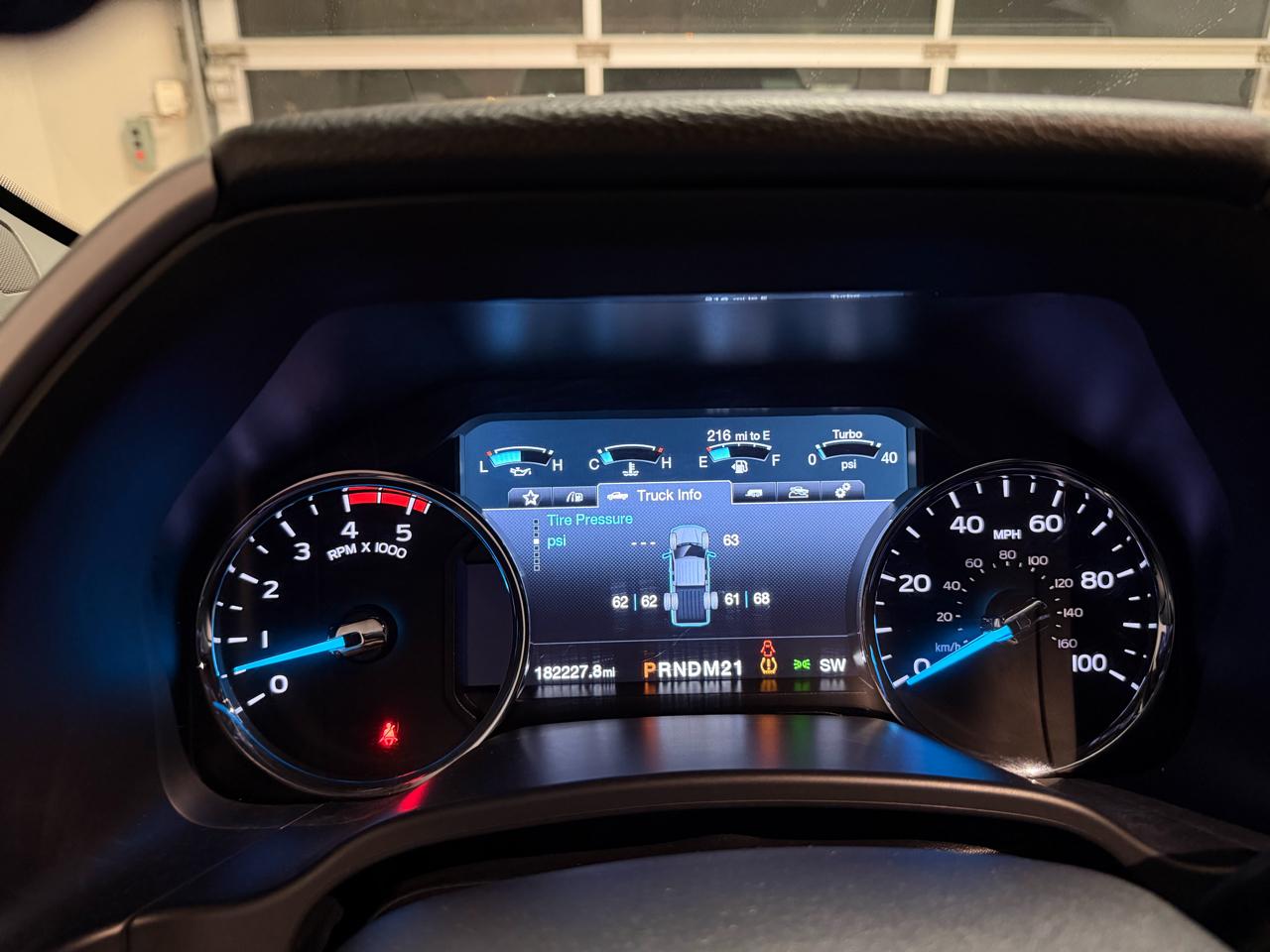 Ford Super Duty F-350 DRW Lariat 4WD Crew Cab 8' Box 2017