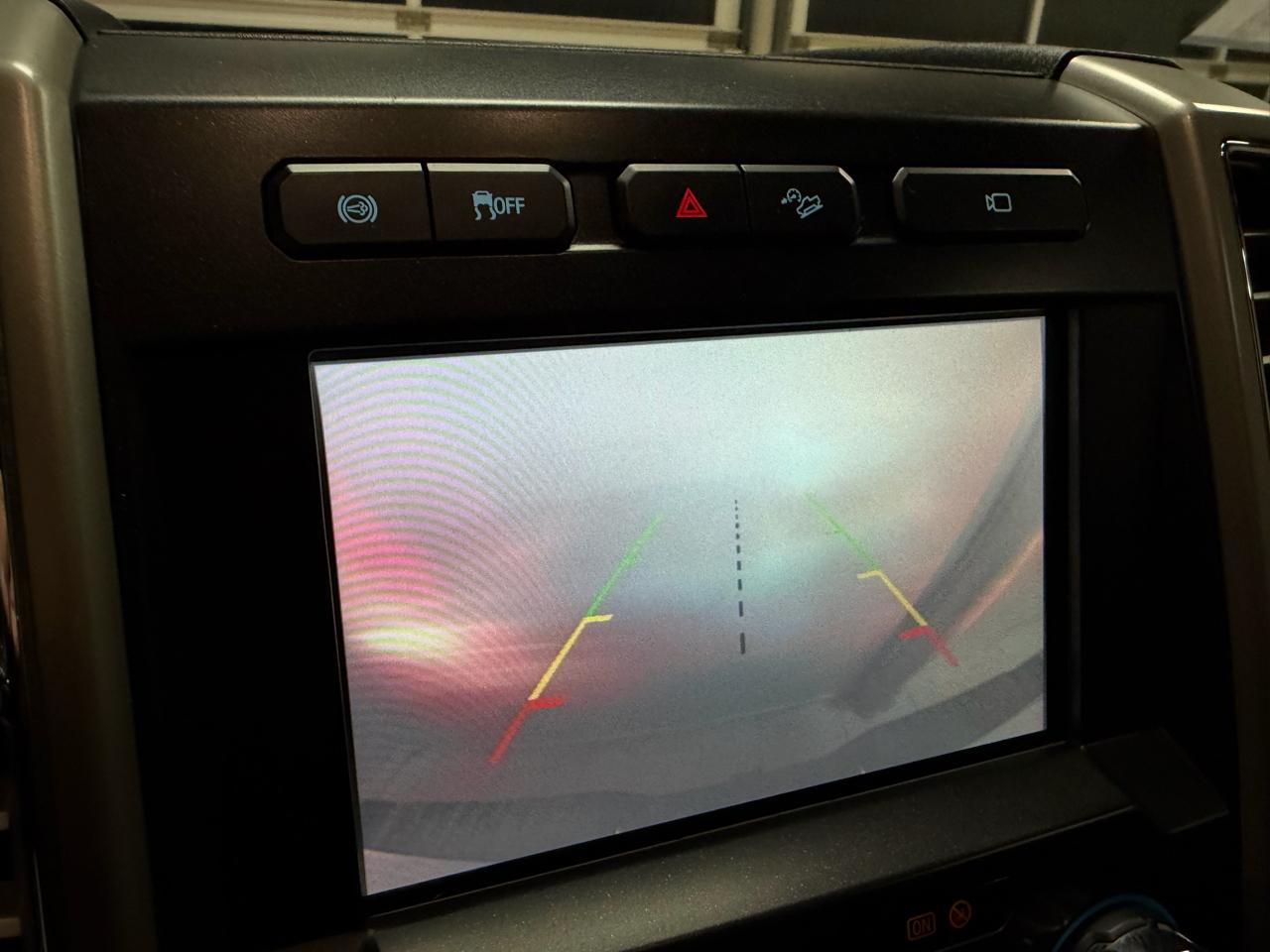 Ford Super Duty F-350 DRW Lariat 4WD Crew Cab 8' Box 2017