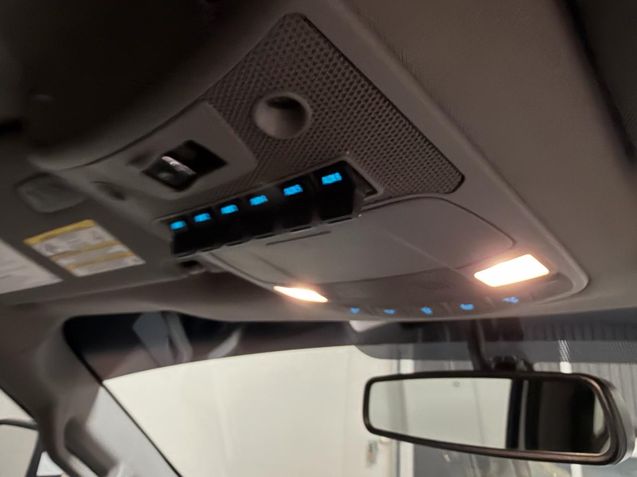 Ford Super Duty F-350 DRW Lariat 4WD Crew Cab 8' Box 2017