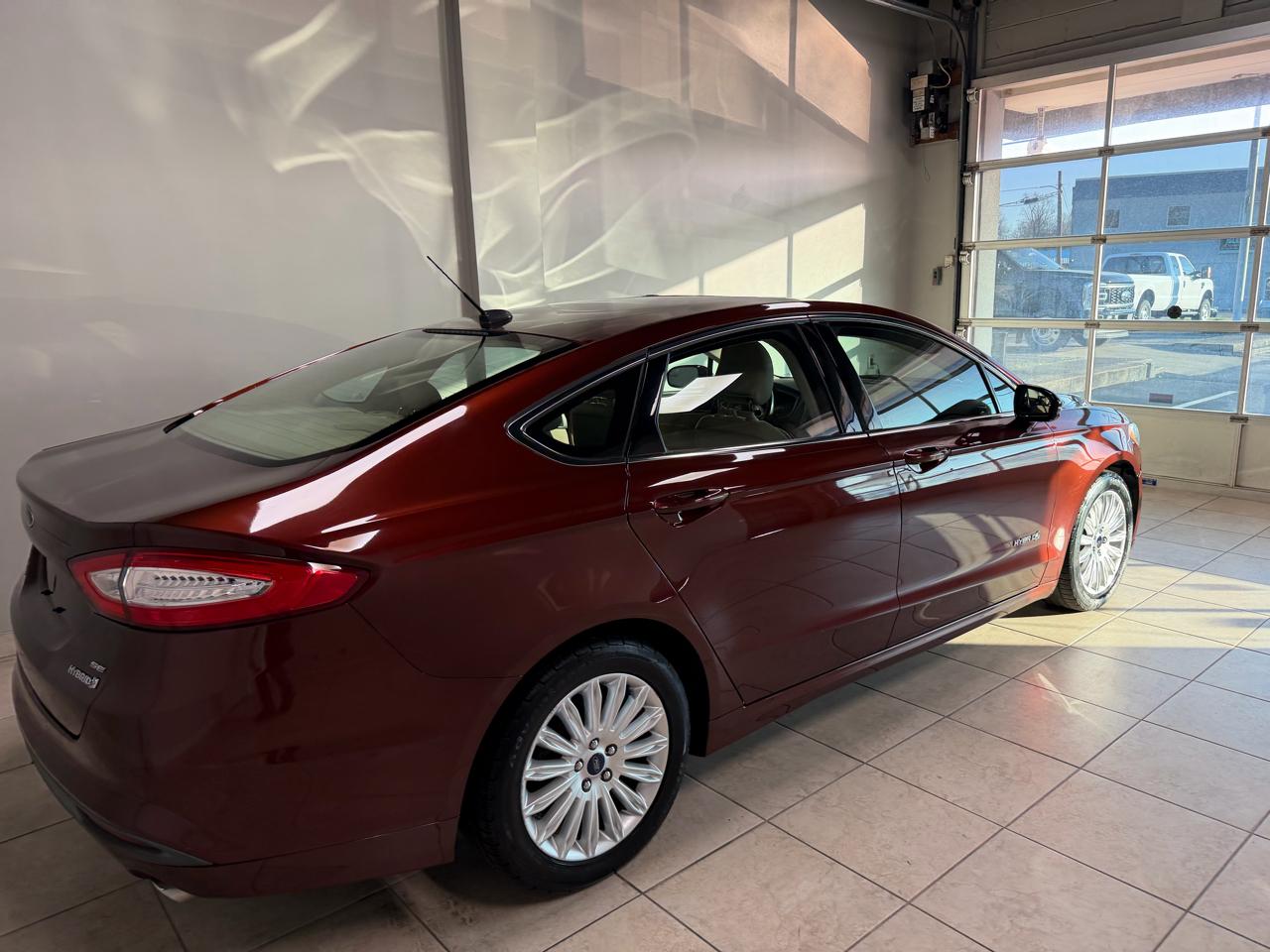 Ford Fusion 4dr Sdn SE Hybrid FWD 2015