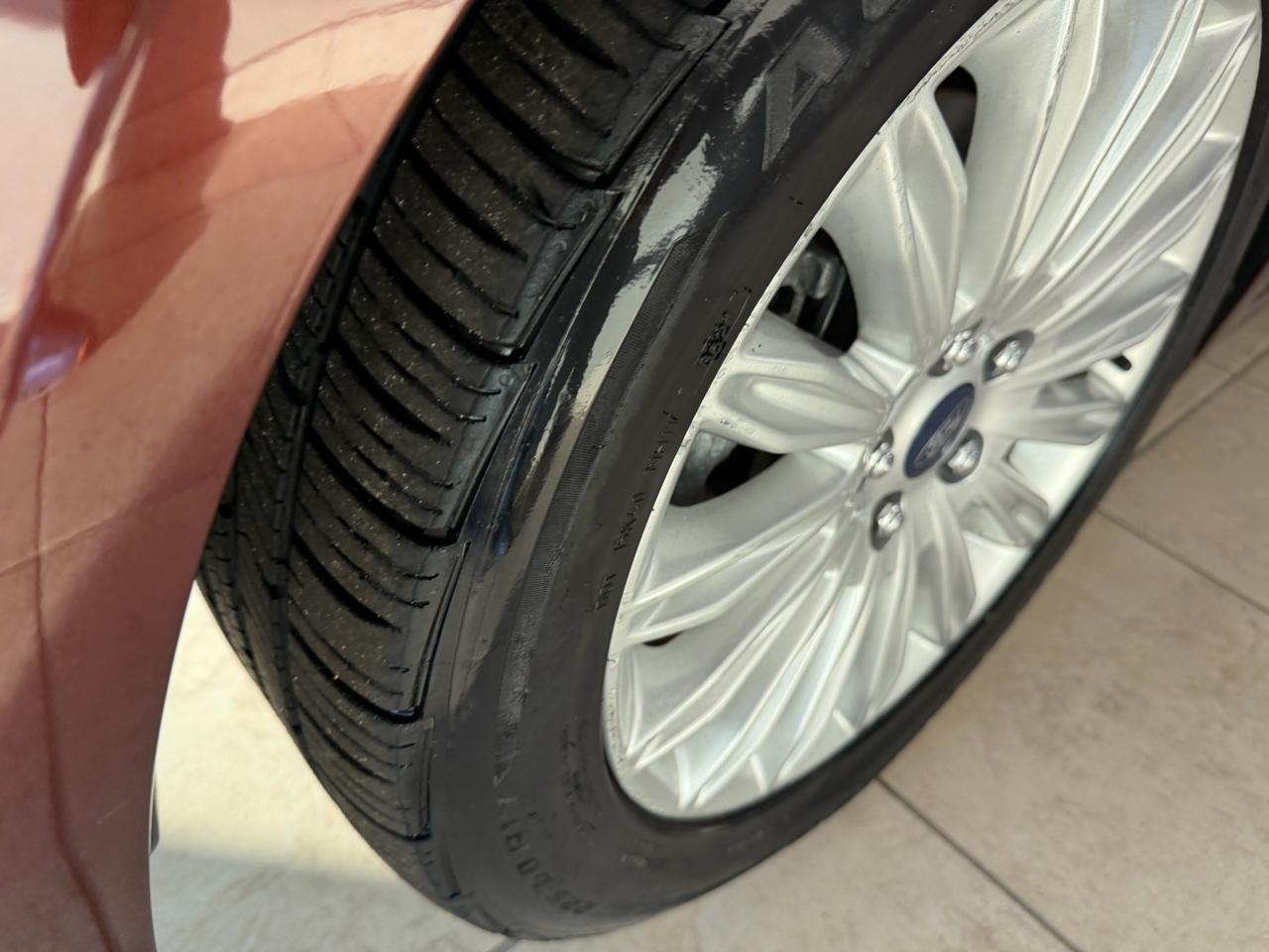 Ford Fusion 4dr Sdn SE Hybrid FWD 2015