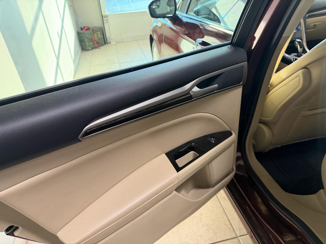 Ford Fusion 4dr Sdn SE Hybrid FWD 2015