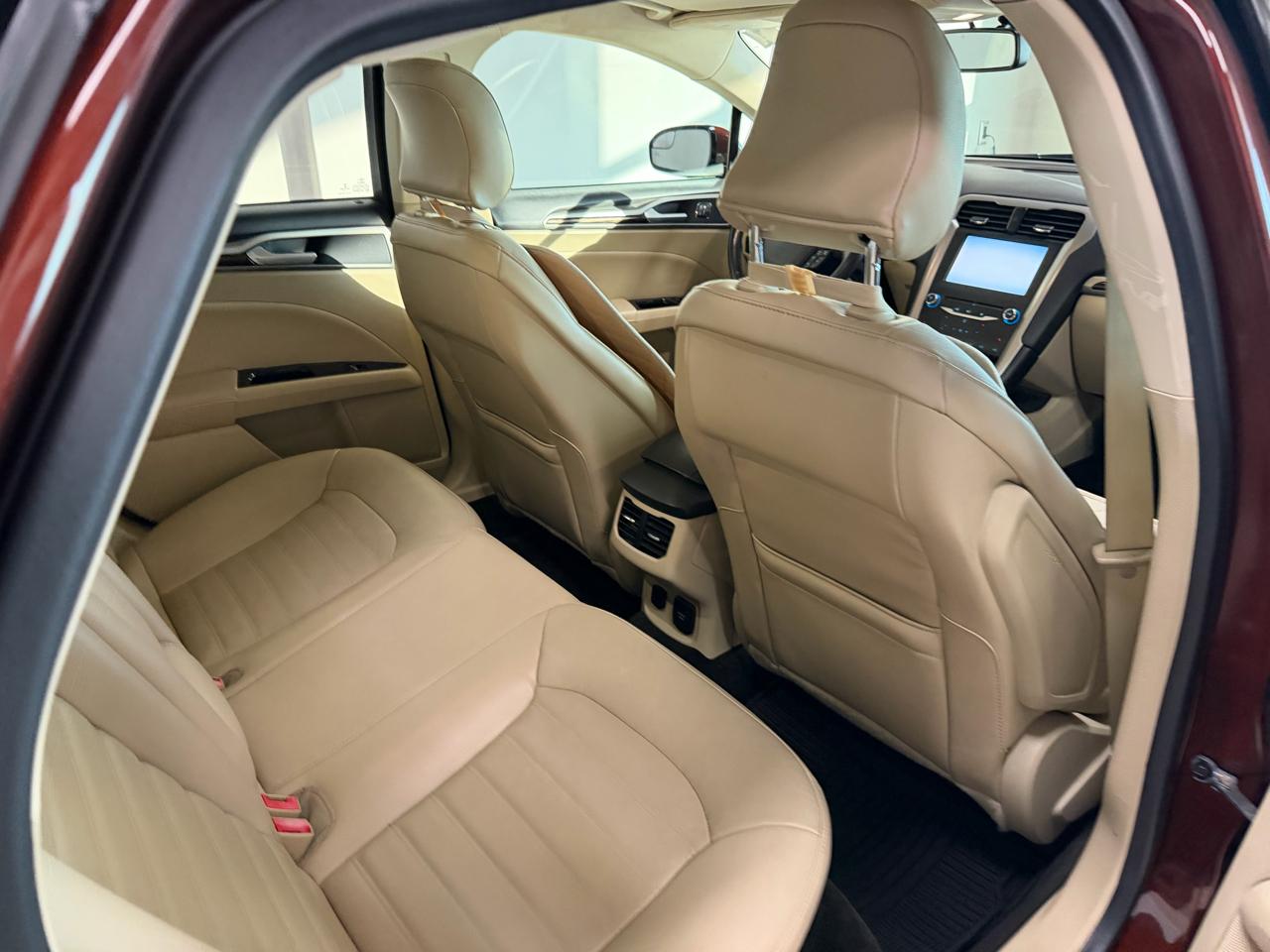 Ford Fusion 4dr Sdn SE Hybrid FWD 2015