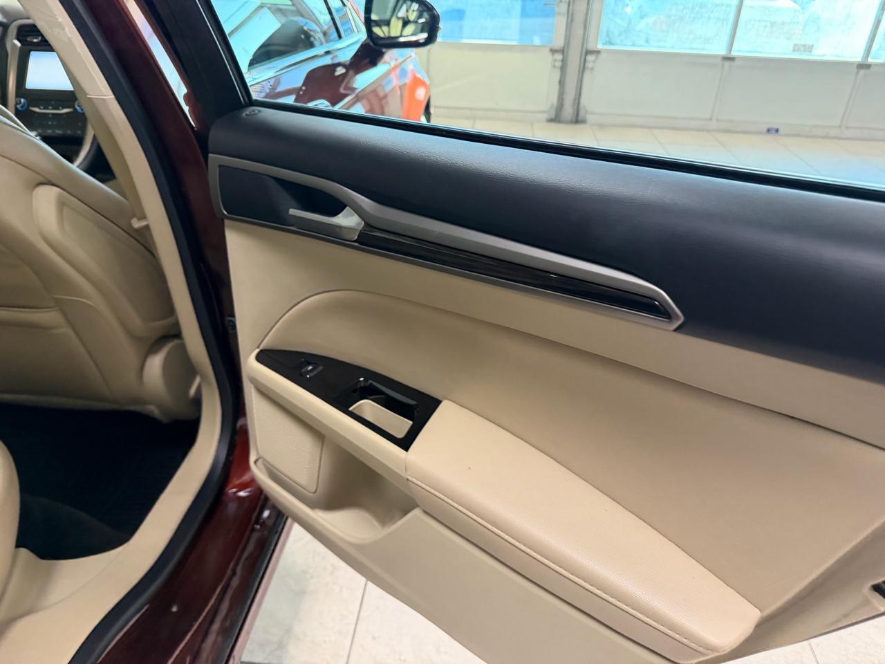 Ford Fusion 4dr Sdn SE Hybrid FWD 2015