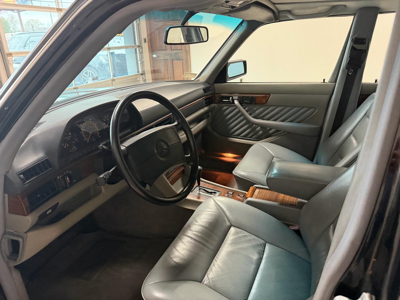 Mercedes-Benz 420 Series 4dr Sedan 420SEL 1990